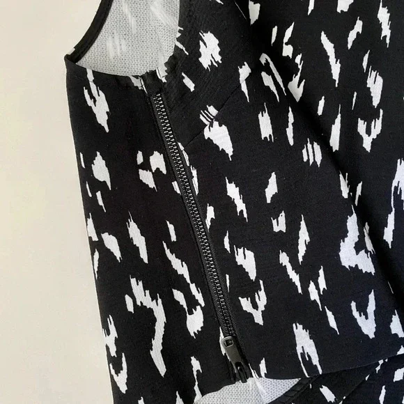 Rachel Zoe Black & White Crop Top With Side Zipper Women’s Size Large - Picture 5 of 7